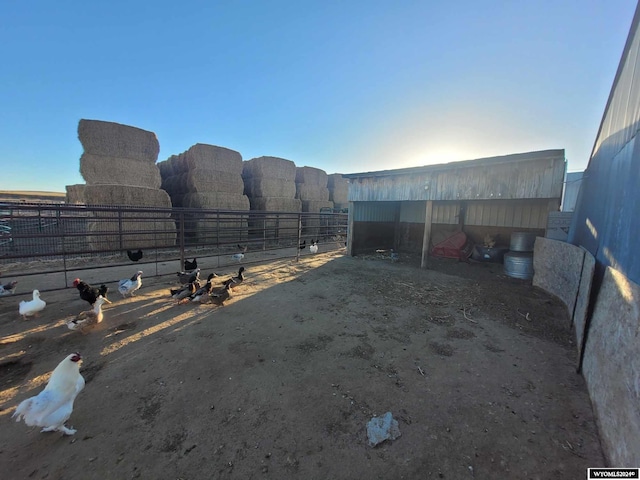 view of yard with an outdoor structure