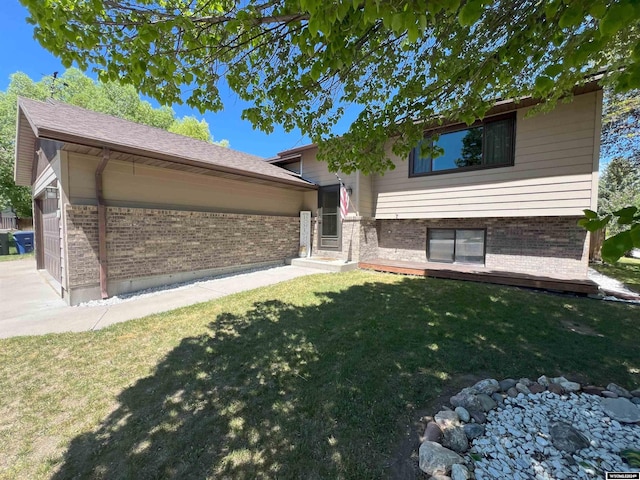 view of front of home with a front yard