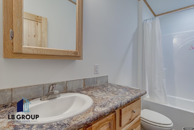 full bathroom featuring vanity, shower / bathtub combination with curtain, and toilet