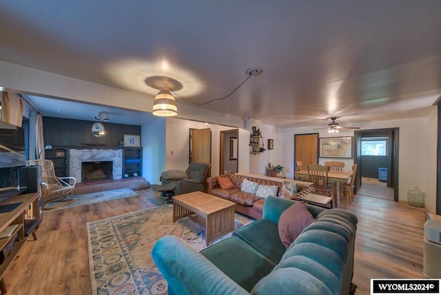 living room with wood-type flooring and ceiling fan