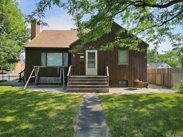 view of front of house with a front yard