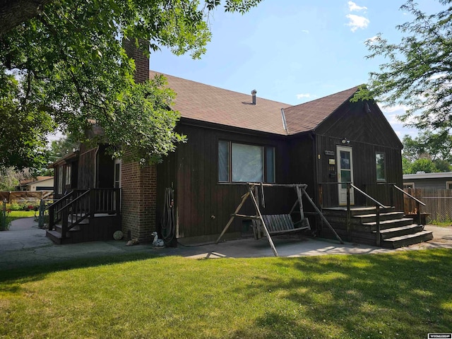 view of front of house featuring a patio area and a front yard