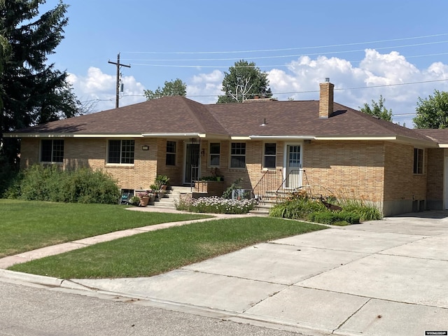 ranch-style home with a front yard