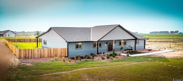 view of front of home featuring a front yard