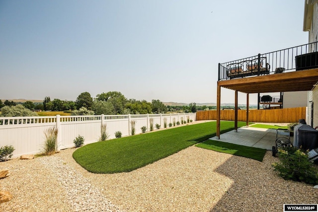 view of yard featuring a fenced backyard and a patio area