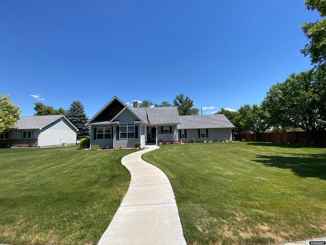 view of front of home featuring a front yard