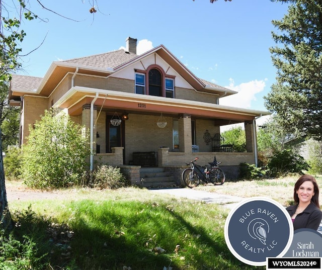 view of front of home featuring a porch