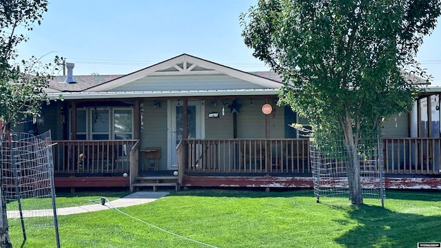 view of front of home with a front yard and covered porch