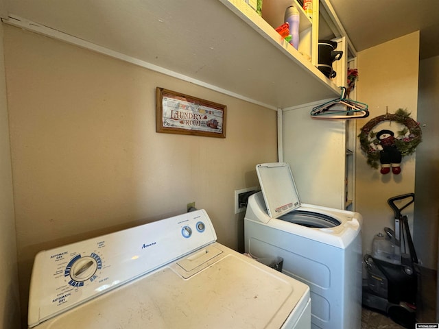 clothes washing area with crown molding and washing machine and dryer