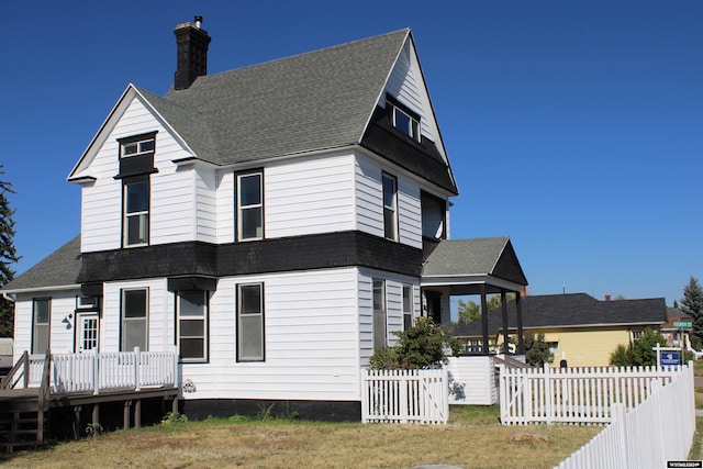 view of front of home featuring a wooden deck