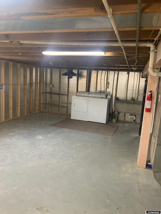 basement featuring washer and clothes dryer