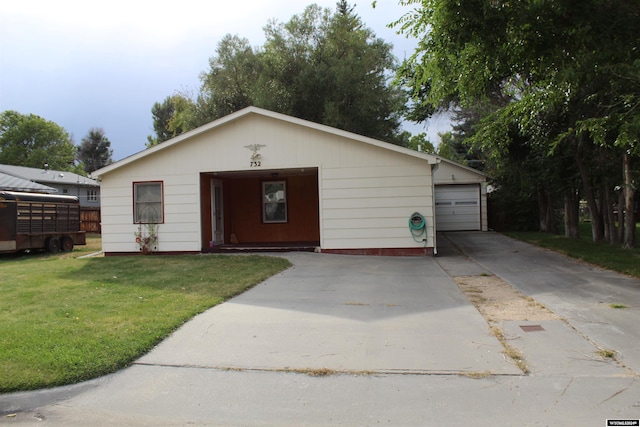 ranch-style house featuring a front lawn