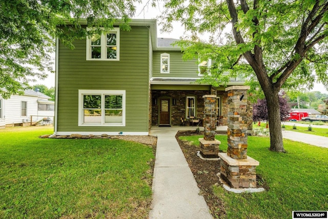 view of front facade with a front lawn