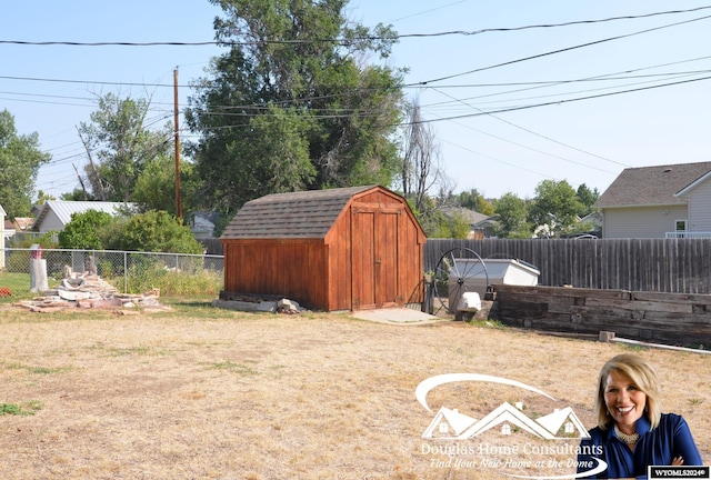 view of yard with a shed