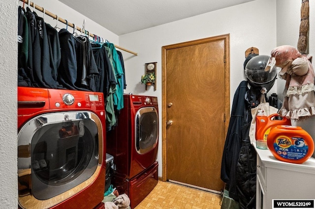 2226 E I St, Torrington, WY 82240 - laundry area featuring washer and dryer