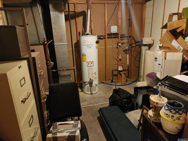 2226 E I St, Torrington, WY 82240 - utility room with water heater