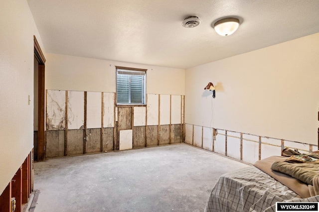 spare room with a textured ceiling