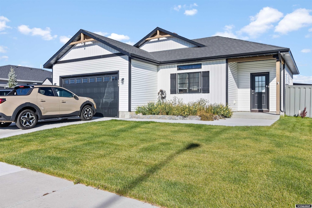 view of front of home featuring a front yard and a garage