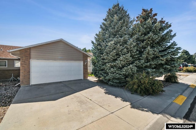 view of front of house featuring an outdoor structure and a garage