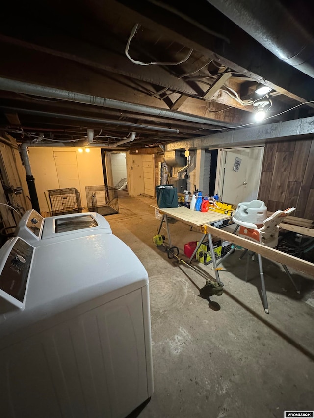 basement featuring washer / dryer