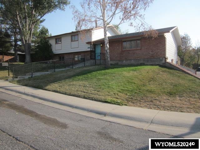 split level home with a front yard