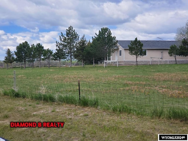 view of yard featuring a rural view