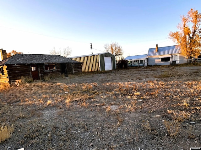 view of yard with an outdoor structure