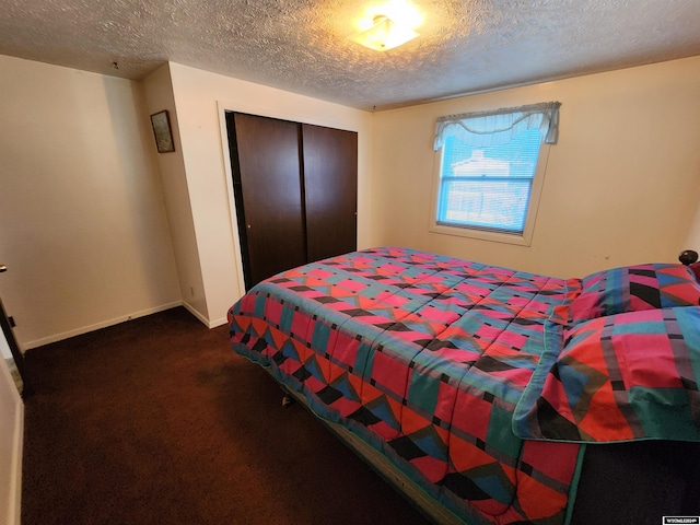 bedroom featuring a textured ceiling, a closet, and carpet