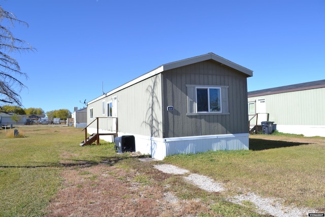 view of side of property featuring a yard