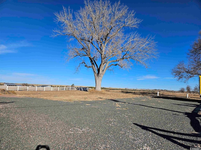 view of yard featuring a rural view