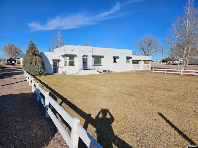 view of front facade with a front lawn