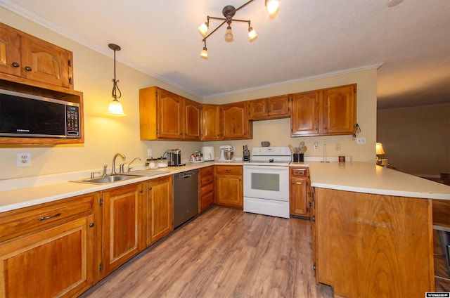 kitchen with appliances with stainless steel finishes, kitchen peninsula, hanging light fixtures, ornamental molding, and light hardwood / wood-style flooring