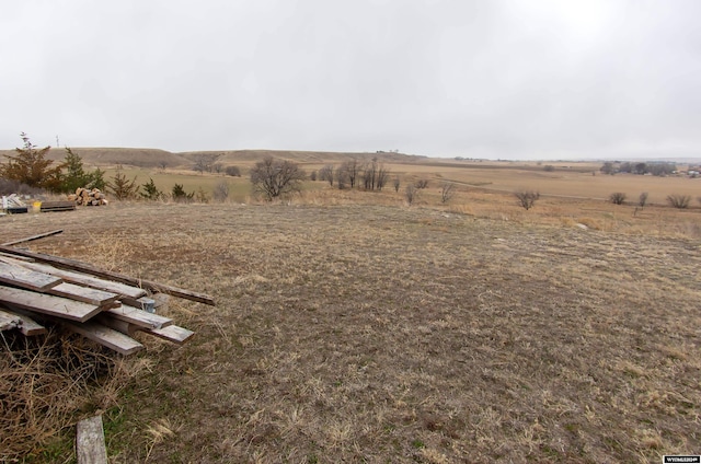 view of yard featuring a rural view