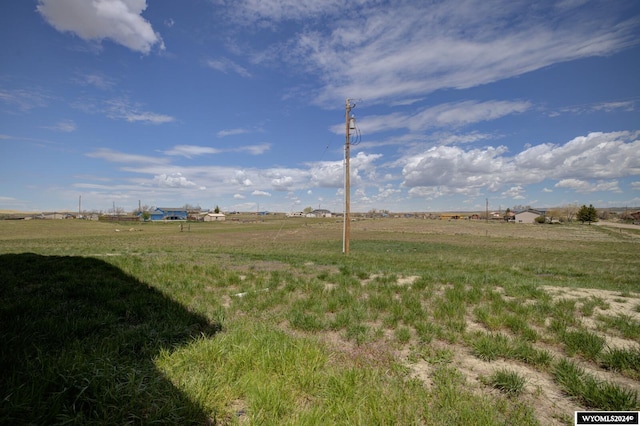 view of yard featuring a rural view