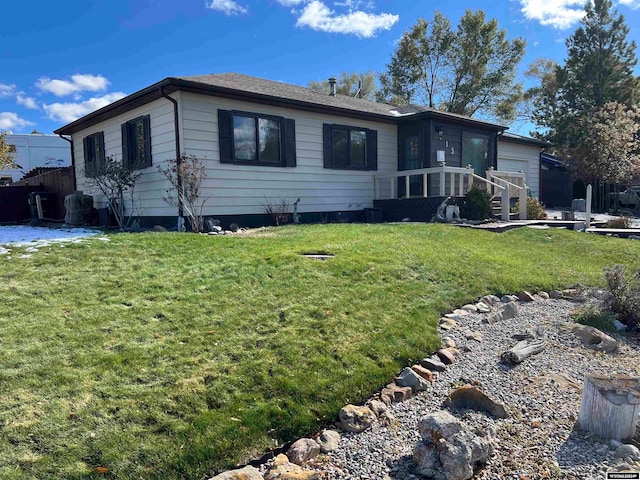 view of front of home with a front lawn