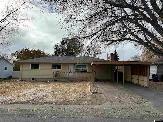 view of front of property featuring a carport