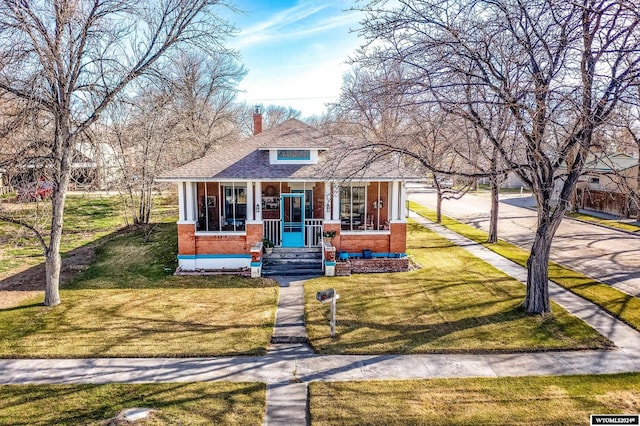 view of front facade with covered porch and a front lawn