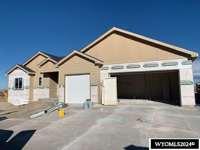 view of front of property featuring a garage and concrete driveway