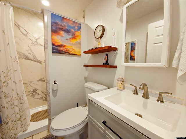 bathroom featuring a shower with curtain, vanity, and toilet