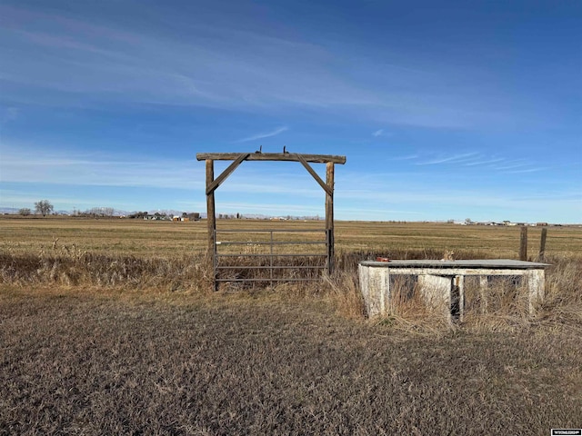 view of yard featuring a rural view