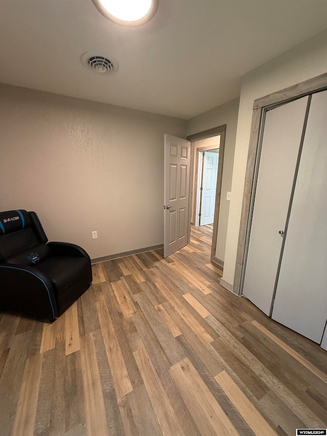 sitting room with light hardwood / wood-style floors