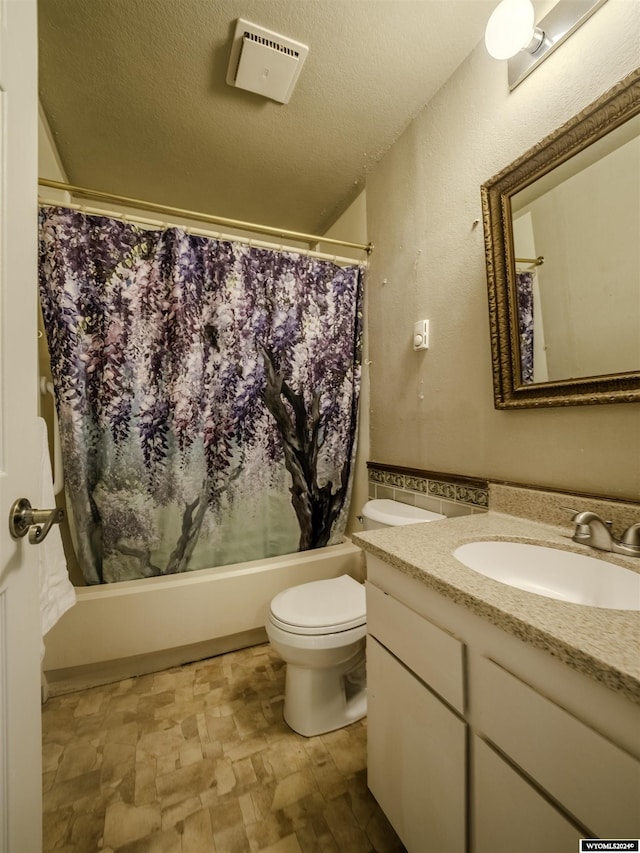 909 Skyline Dr, Douglas, WY 82633 - full bath featuring vanity, toilet, shower / bathtub combination with curtain, and stone finish floors