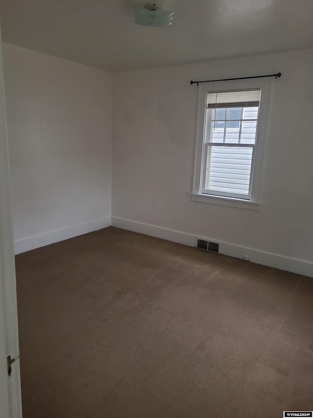 unfurnished room featuring carpet flooring