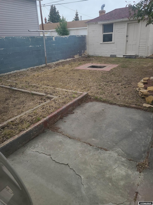 view of yard with a patio area