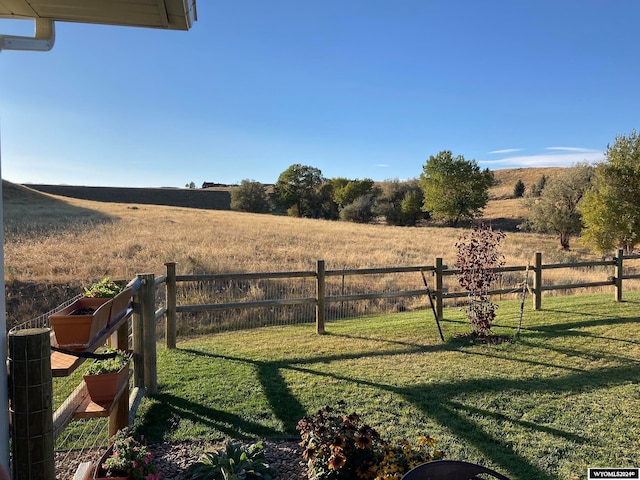 view of yard featuring a rural view