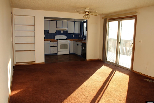 kitchen with white gas range, ceiling fan, sink, a textured ceiling, and dark carpet