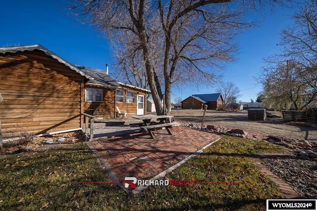 view of yard featuring a patio