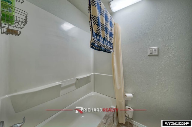 bathroom with washtub / shower combination