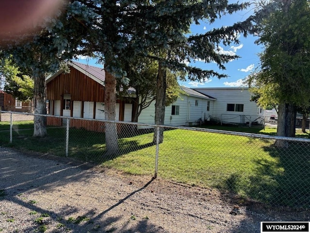 view of front of house featuring a front yard