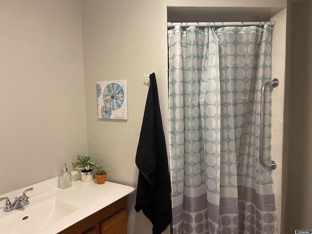 bathroom featuring a shower with shower curtain and sink